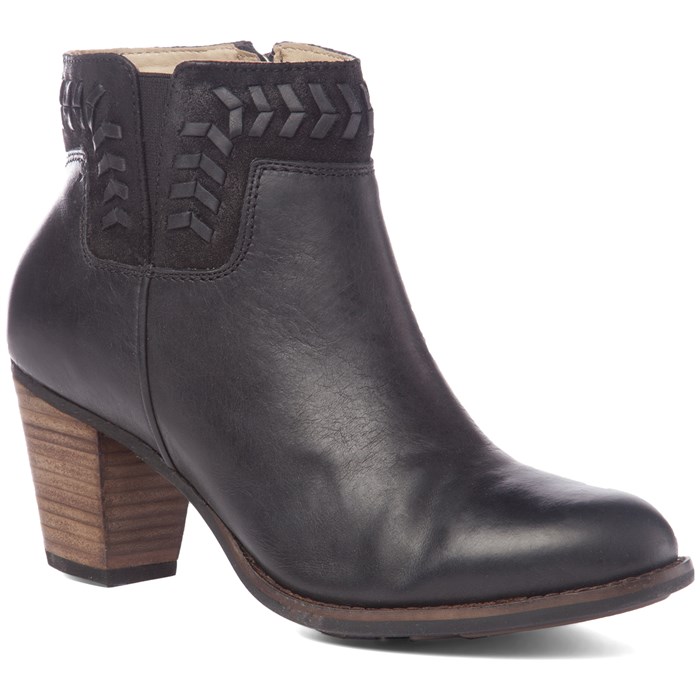 olukai womens boots