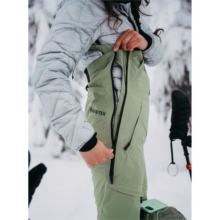 Burton Women's [ak] Gore-Tex 2L Kimmy Bib Pant (22/23) - Outtabounds