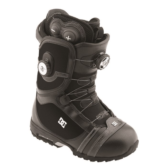 dc mora snowboard boots