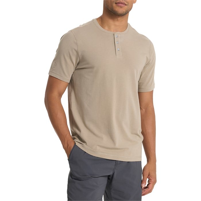 Vuori Short-Sleeve Ever Henley Shirt - Men's | evo
