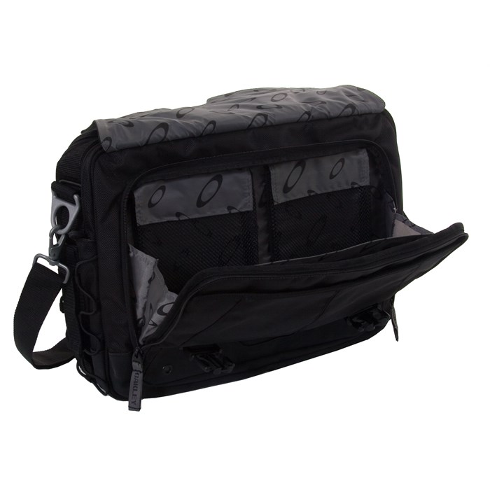 oakley-computer-bag-2-0-.jpg