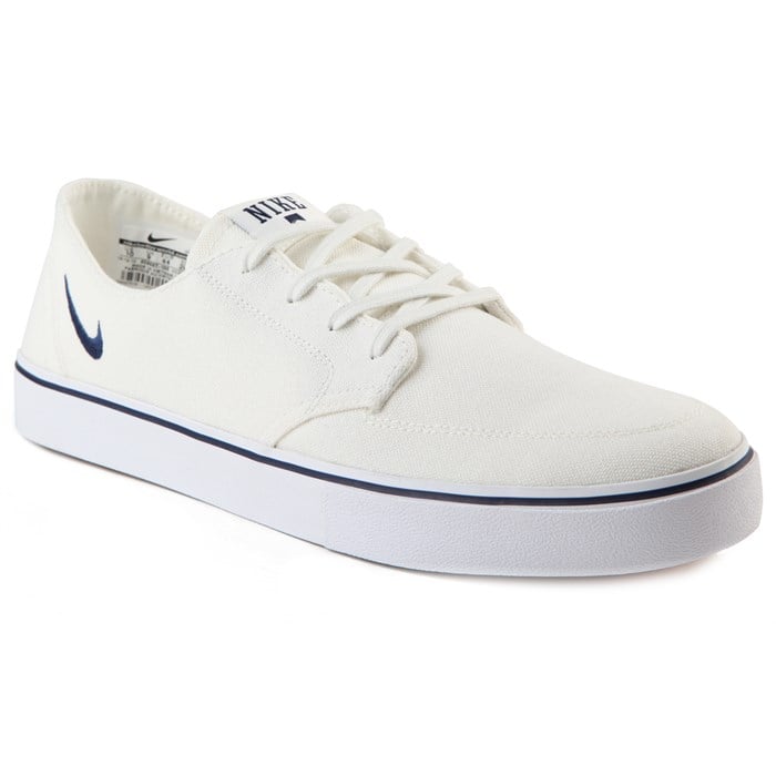 nike low top canvas shoes