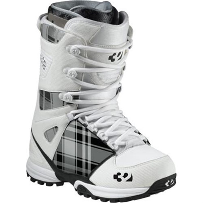 32 snowboard boots