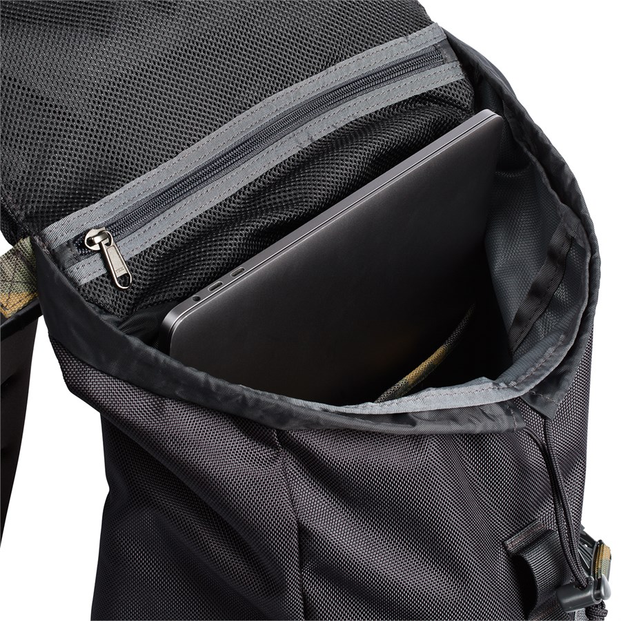 the north face lineage 23l backpack