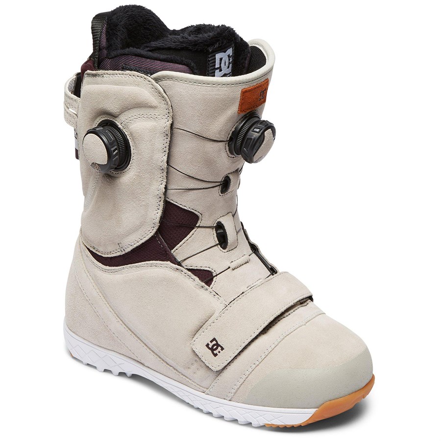 dc mora snowboard boots