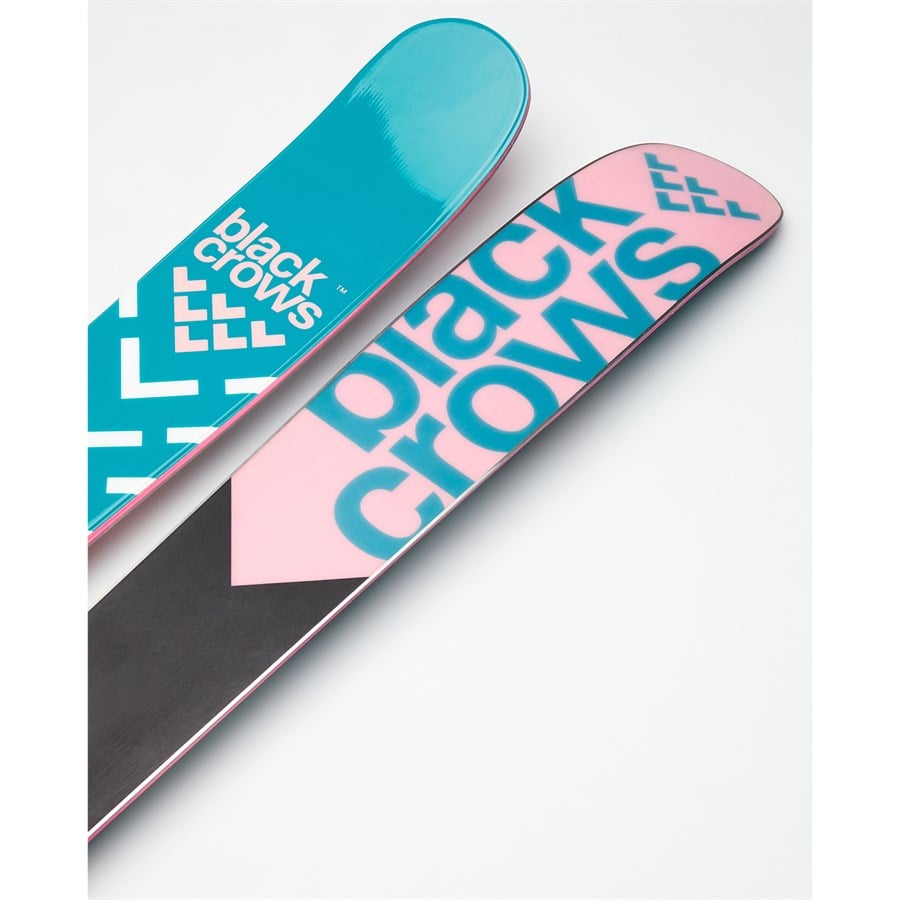 black-crows-captis-birdie-skis