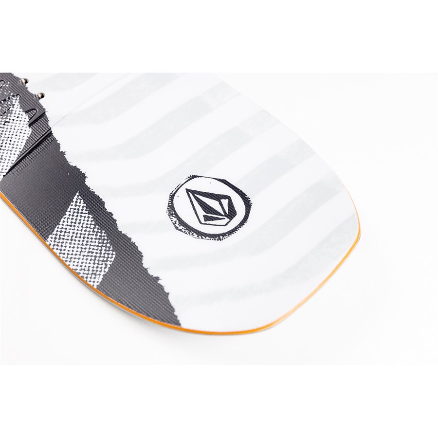 Nitro Ripper x Volcom Snowboard 121 cm with Mini Charger
