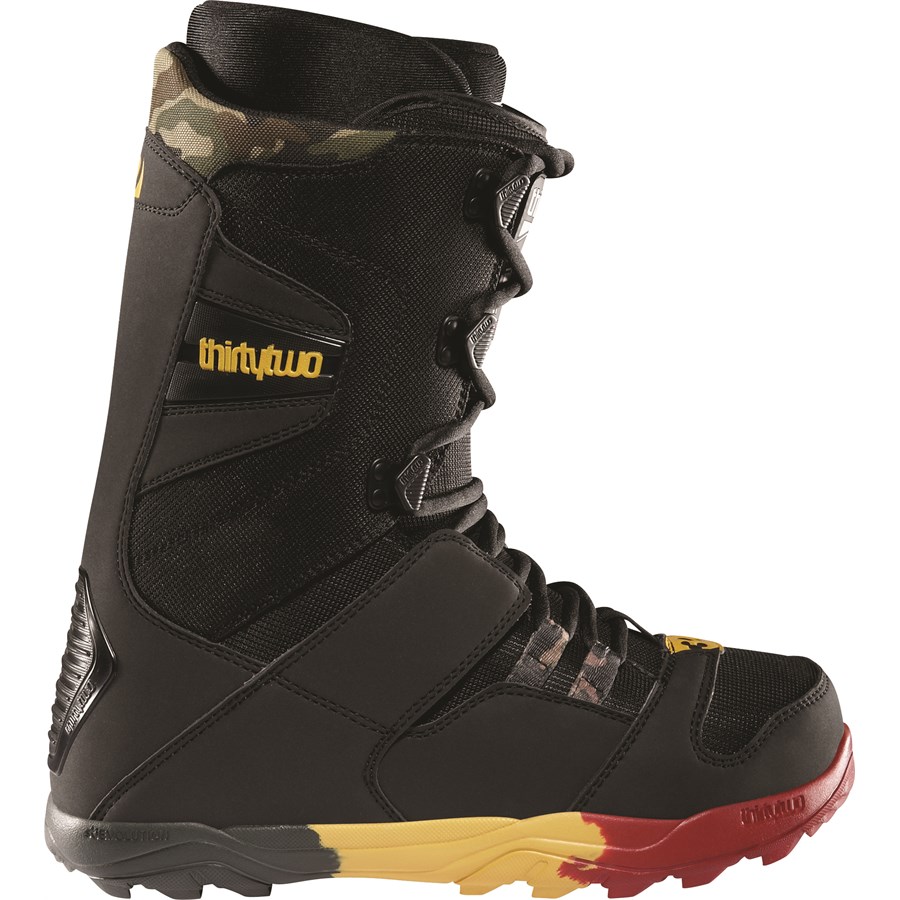 32-jp-walker-snowboard-boots-