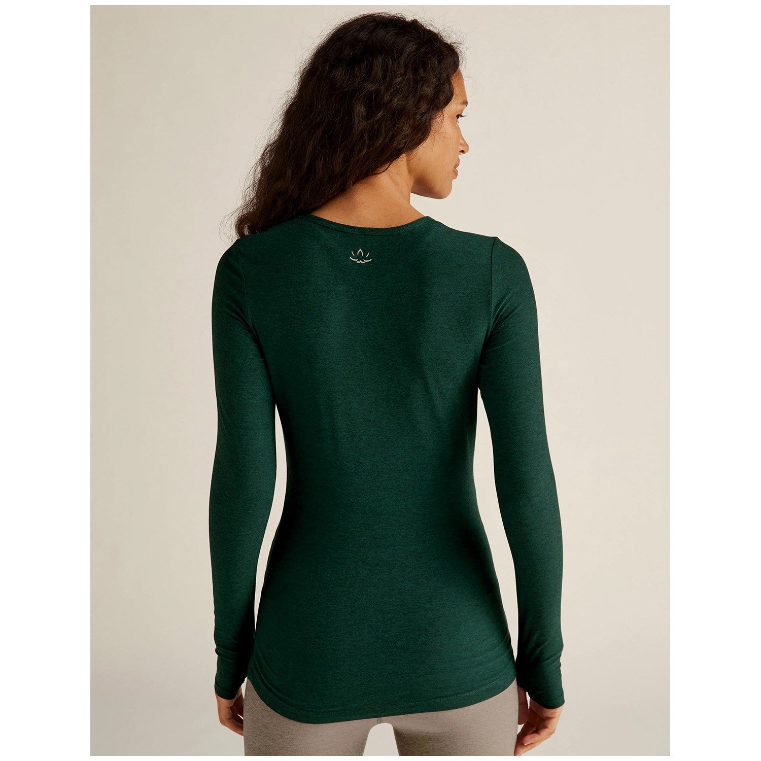 (取寄) ビヨンドヨガ レディース フェザーウェイト クラシック クルー プルオーバー Beyond Yoga women Beyond Yoga Featherweight Classic Crew Pullover Cloud Beyond Yoga Featherweight Classic Crew Pullover - Women's | evo